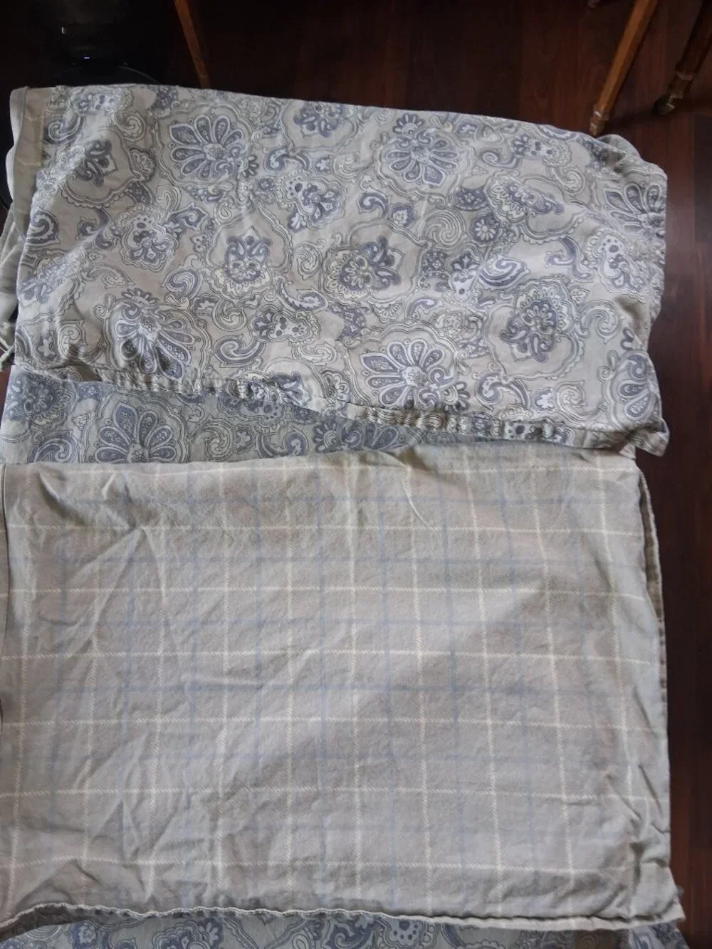 Tommy Hilfiger Grey Background Blue Accents F/Q REVERSE Duvet Cover Set + Drapes